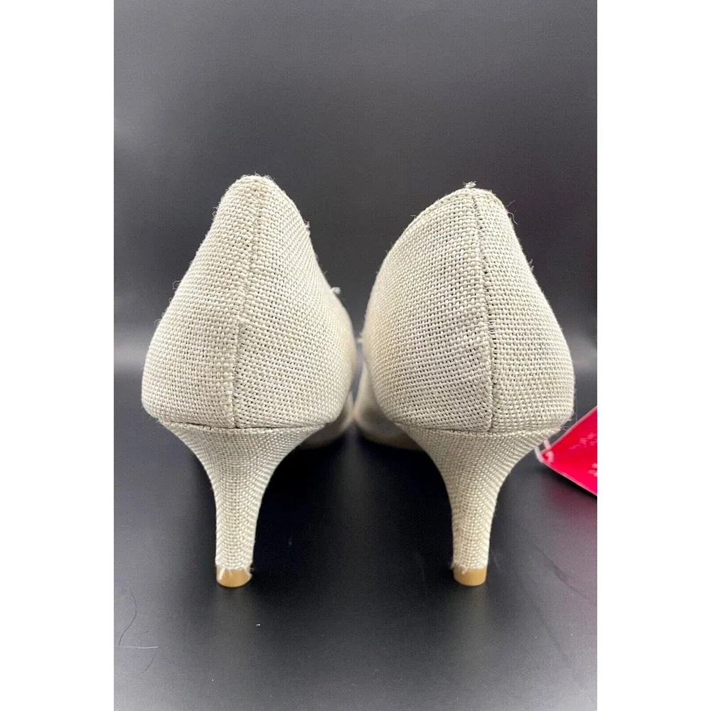 NWT -DEXFLEX Comfort Pumps Heels Textile Upper Gold Tone Metal Buckle Size 8 M